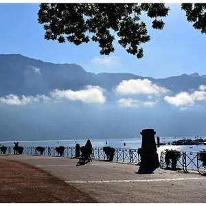 https://la-madeleine.hotels-rhonealpes.com