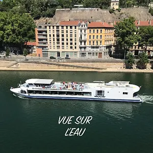 https://vue-sur-leau.hotels-rhonealpes.com